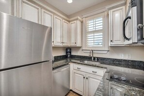 Réfrigérateur, micro-ondes, four, lave-vaisselle