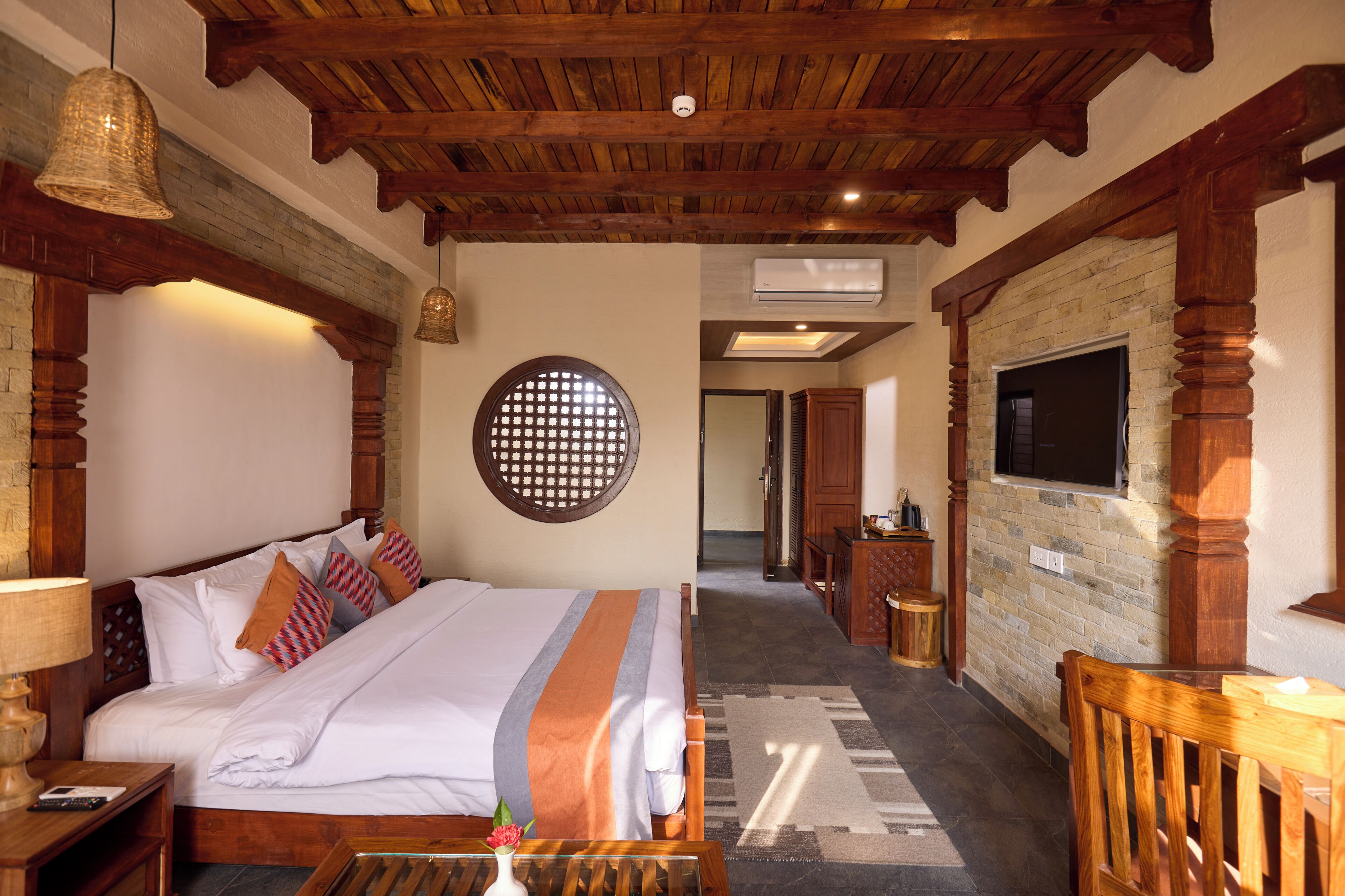 Suite | Ropa de cama hipoalergénica, minibar y escritorio 