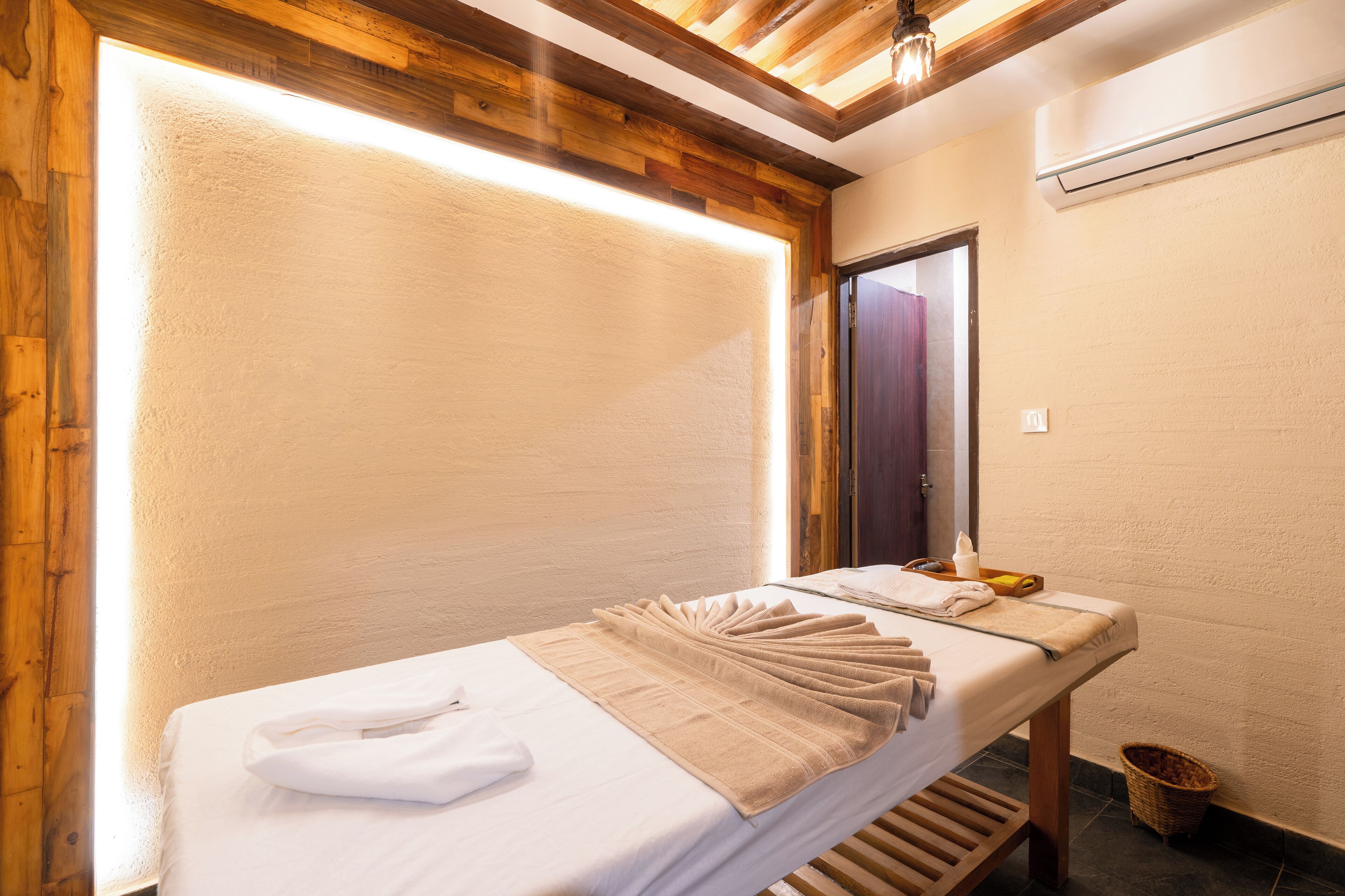 Trị liệu toàn thân, massage đá nóng, massage mô sâu, massage Thái 