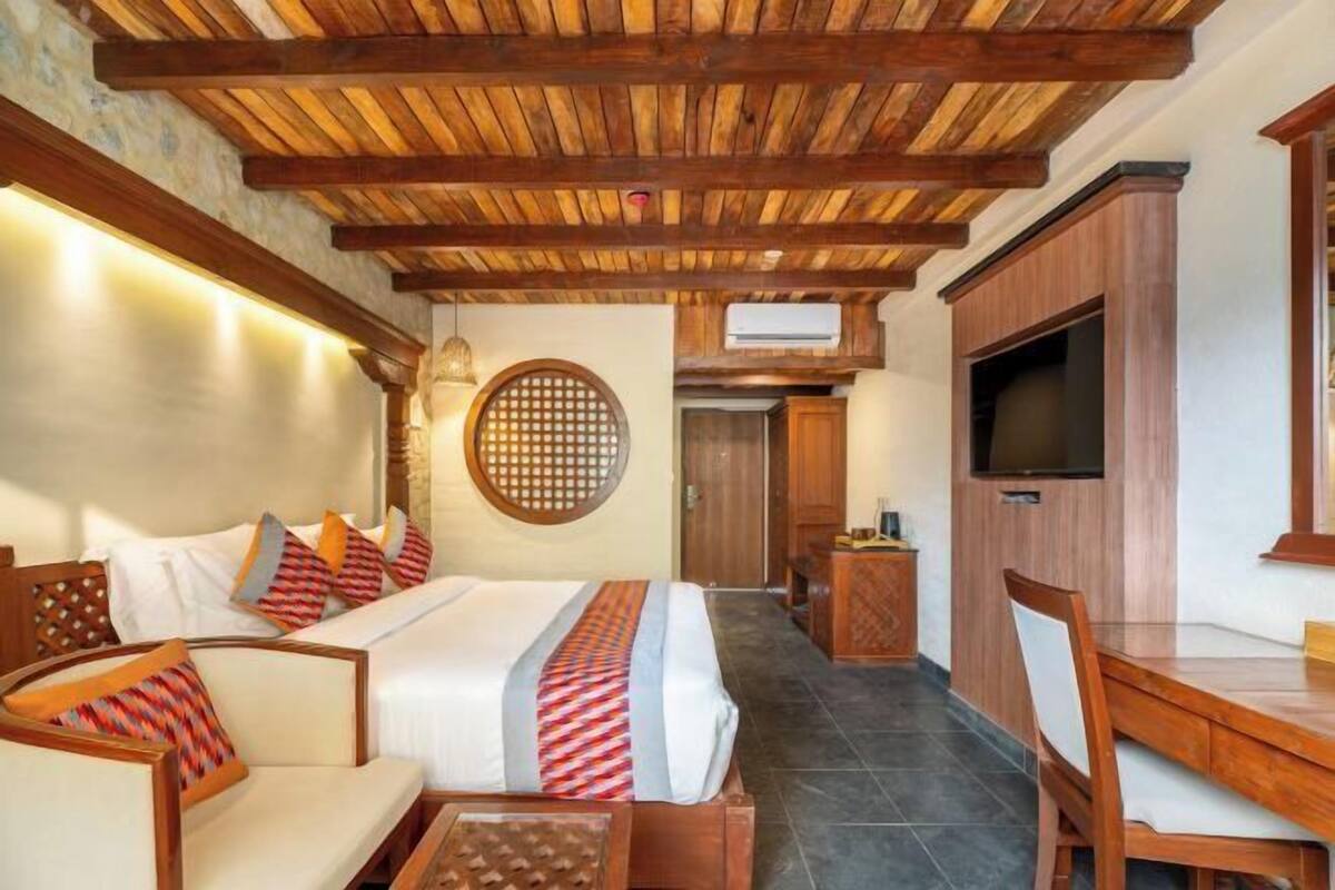 Premium bedding, minibar, desk, laptop workspace