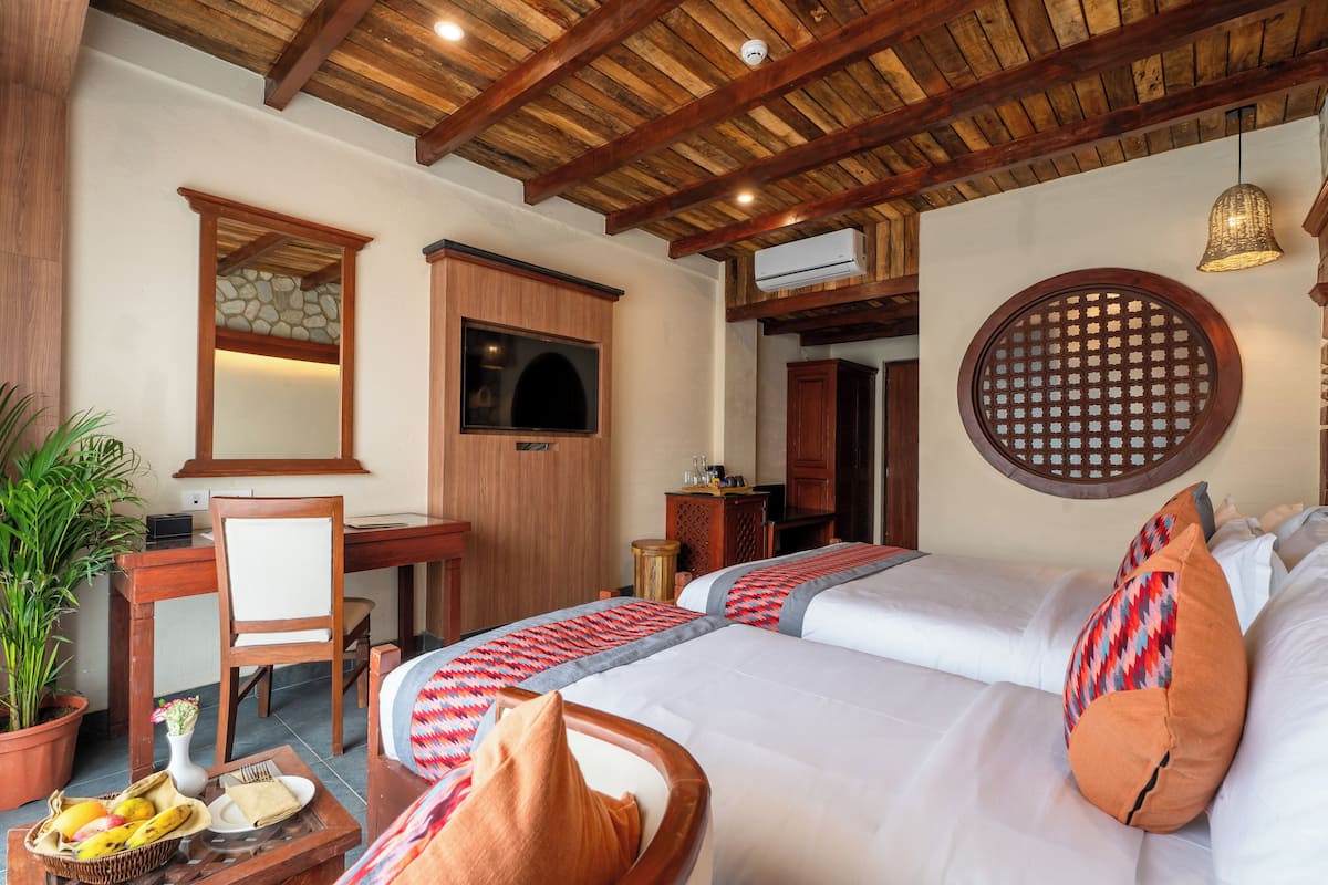 Deluxe Family Room | 1 bedroom, hypo-allergenic bedding, minibar, desk