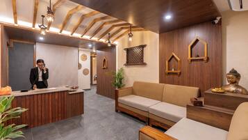 Tratamentos corporais, massagens com pedras quentes
