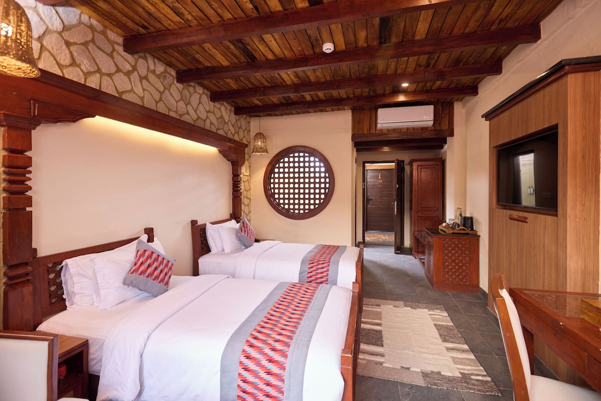 Deluxe Twin Room | Hypo-allergenic bedding, minibar, desk, laptop workspace