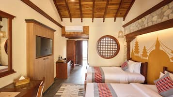 Superior Twin Room | Premium bedding, minibar, desk, laptop workspace