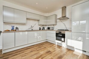 Frigorífic, microones, forn i cafetera i tetera