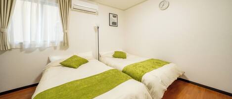 1 bedroom, desk, iron/ironing board, free WiFi