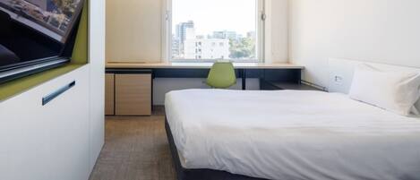 1 habitación, escritorio, tabla de planchar con plancha y wifi gratis