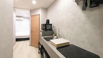 Fridge, microwave, stovetop, cookware/dishes/utensils