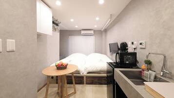 1 bedroom, desk, free WiFi, bed sheets