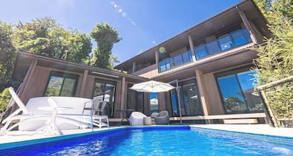 Play in the pool spend time in the pool live in / Ito Shizuoka