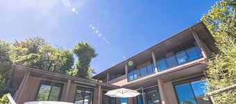 Play in the pool spend time in the pool live in / Ito Shizuoka