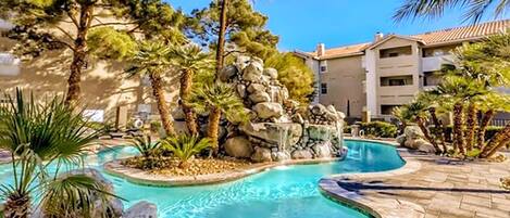 حمّام سباحة خارجي، حمّام سباحة مُدفَّأ