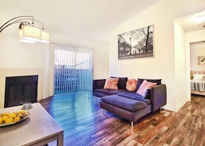 Smart TV, fireplace