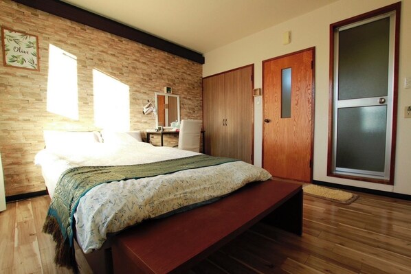 1 bedroom, desk, free WiFi, bed sheets