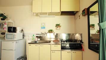 Fridge, microwave, stovetop, cookware/dishes/utensils