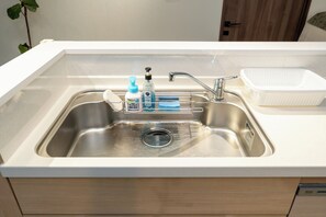 Fridge, microwave, stovetop, cookware/dishes/utensils