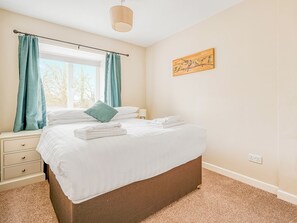5 bedrooms, free WiFi, bed sheets