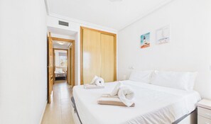 2 dormitorios, tabla de planchar con plancha, wifi gratis y ropa de cama