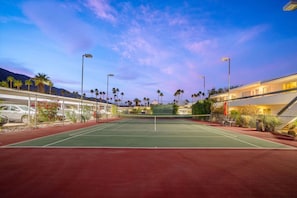 Sport court - Updated, modern & stylish condo w/pools and tennis (Palm Springs)