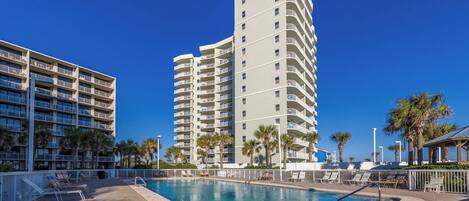 Vista frontal de la propiedad