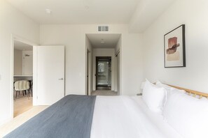 2 slaapkamers, een strijkplank/strijkijzer, wifi, beddengoed