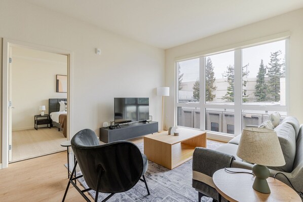 2 bedrooms, iron/ironing board, WiFi, bed sheets - Blueground | Oakland, AC, w/d, nr Mosswood Park (Oakland)