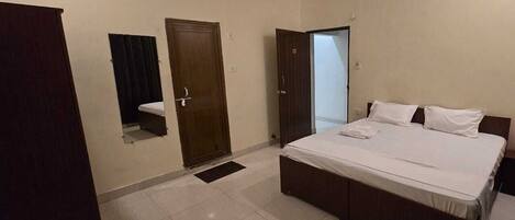 Standard Room, Shared Bathroom | Free WiFi