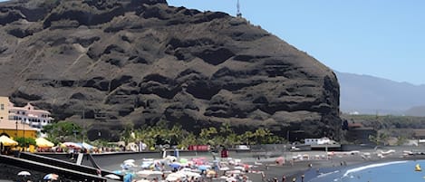 بالقرب من الشاطئ