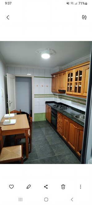 Frigorífic, microones, forn i placa de cuina