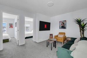 4 habitaciones, tabla de planchar con plancha, wifi y ropa de cama 
