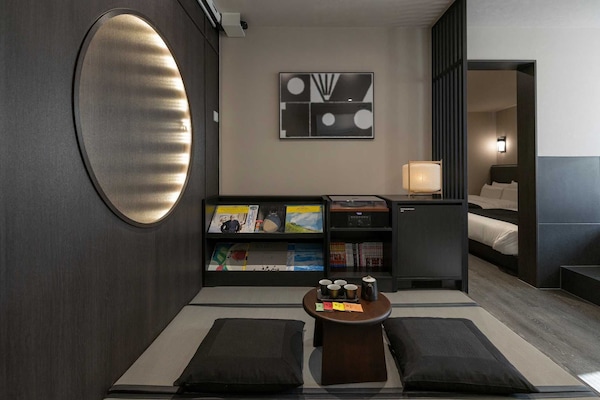 Hwagi-ae-ae B | Decoración personalizada, escritorio y espacio para trabajar con laptop