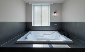 Hwagi-ae-ae B | Bathtub spa pribadi