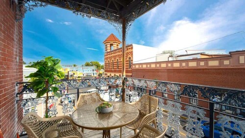Harbor Luxe Celebration Suites
