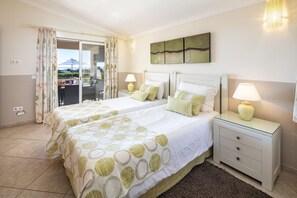 4 bedrooms, in-room safe, iron/ironing board, travel cot - Casa Jean - Private villa with sea view and heatable pool (Carvoeiro)