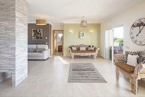 TV, peis og stereoanlegg