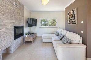 TV, fireplace, stereo