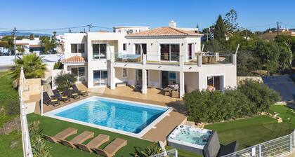 Villa Rosati -Luxuriöse Villa mit privatem Pool und Whirlpool in der Nähe des Stadtzentrums