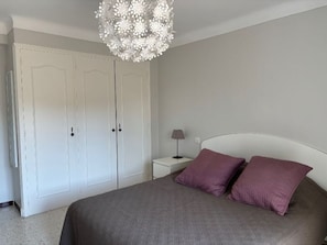 2 dormitorios, tabla de planchar con plancha, wifi y ropa de cama