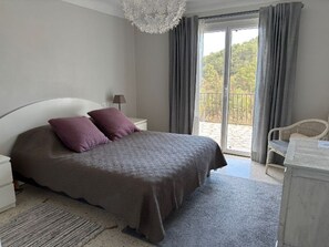 2 chambres, fer et planche à repasser, Wi-Fi, draps fournis