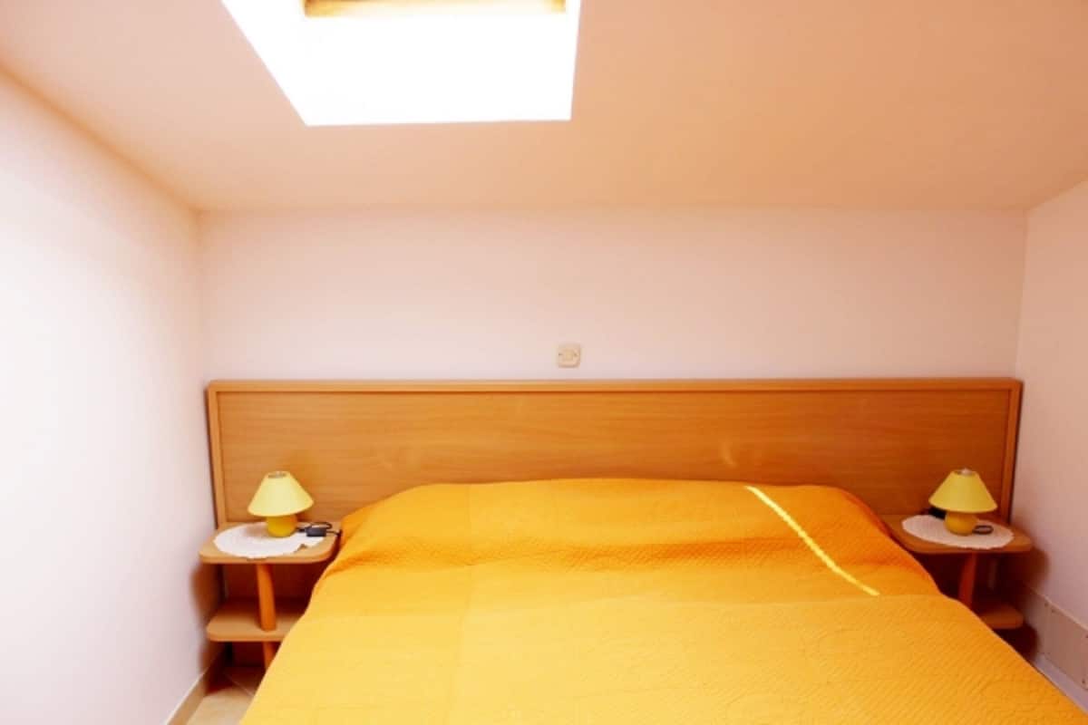 Studio (Apartment 13) | 7 phòng ngủ