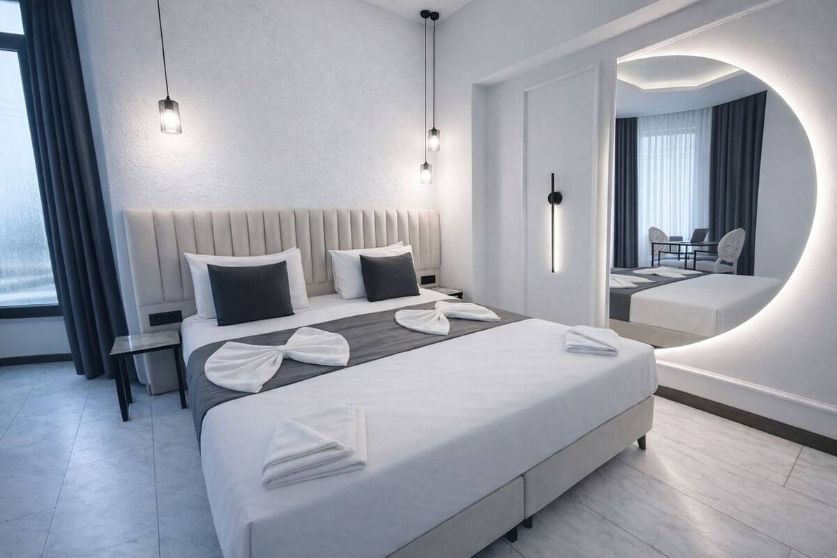 Minibar, free WiFi, bed sheets