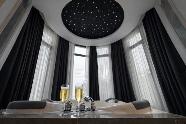 蜜月雙人房, 熱水浴缸 | 園景