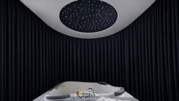 Honeymoon Double Room, Hot Tub