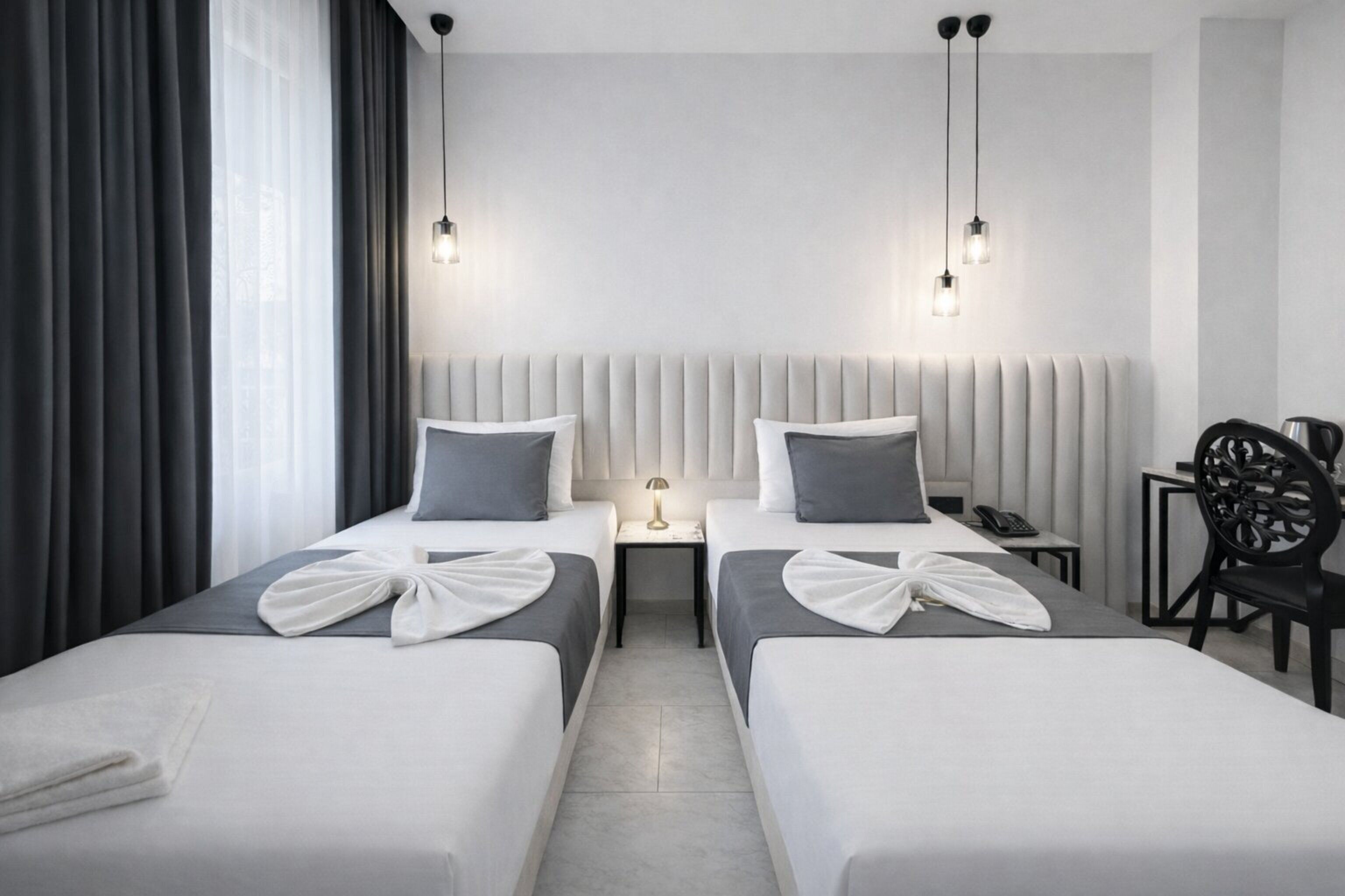 Deluxe Twin Room | Minibar, free WiFi, bed sheets