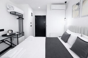 Economy Single Room | Minibar, free WiFi, bed sheets