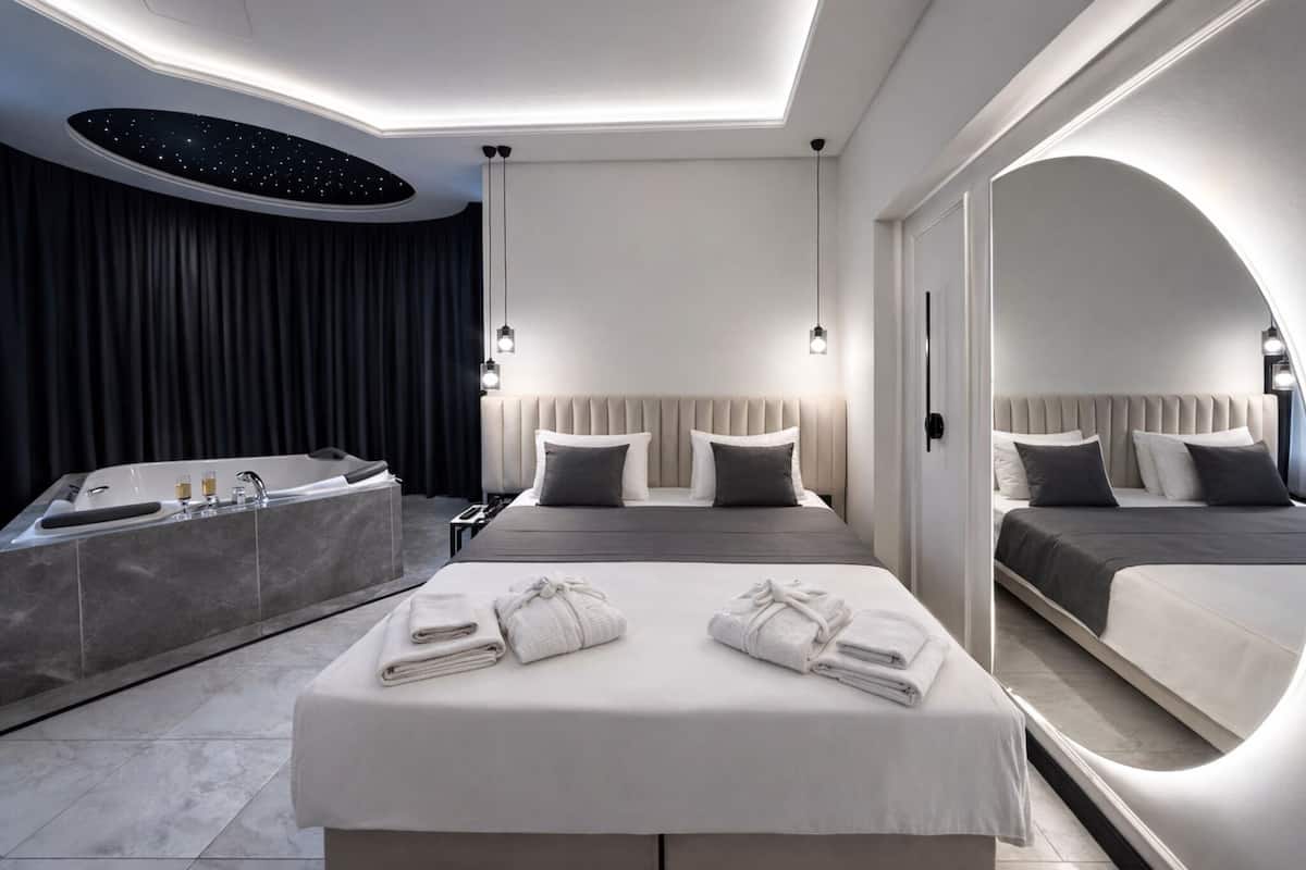 Honeymoon Double Room, Hot Tub | Minibar, free WiFi, bed sheets