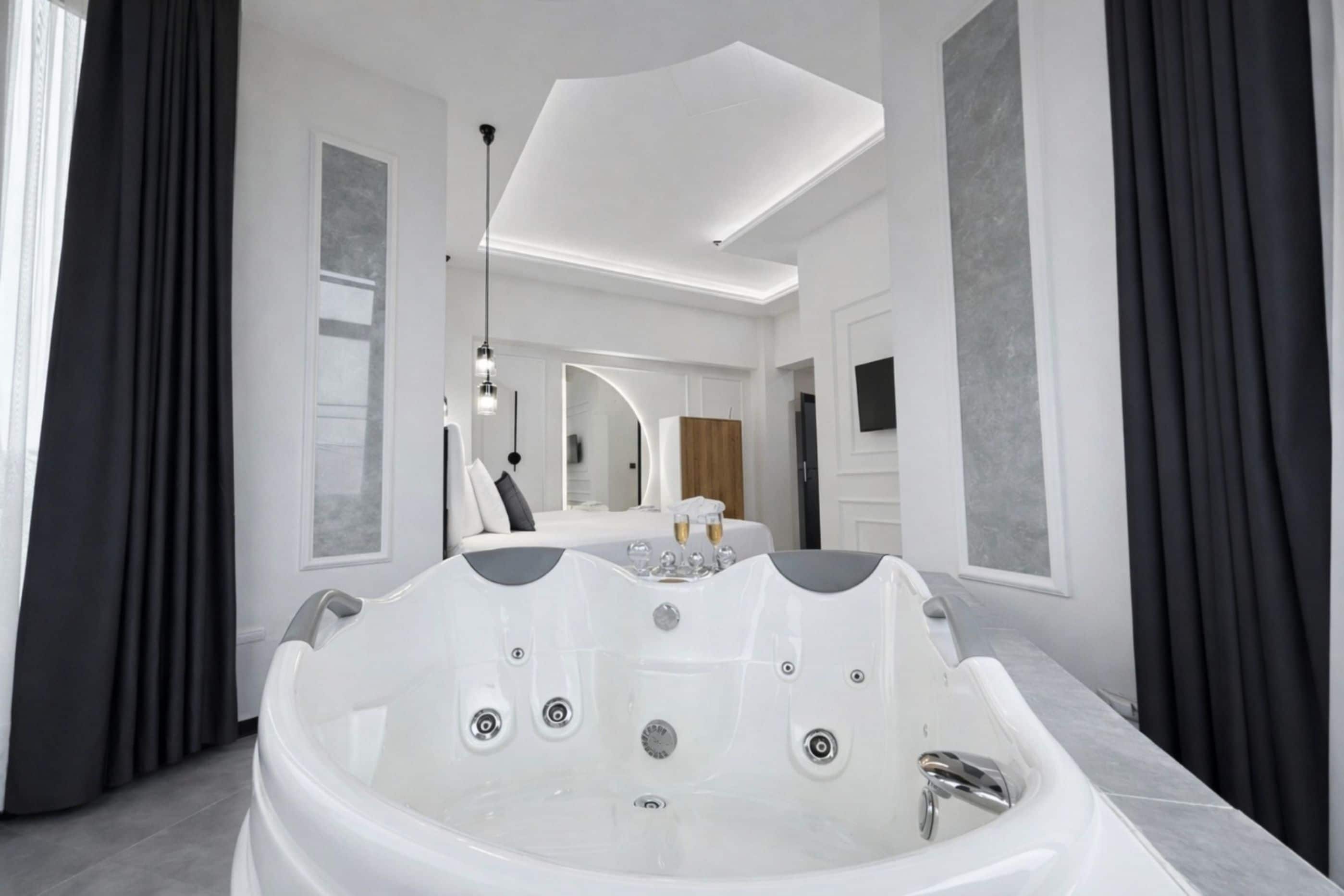 Jetted tub