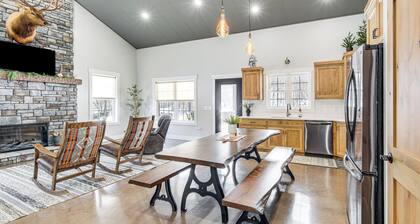Family Retreat w/ Fire Pit & Yard in Mineral City