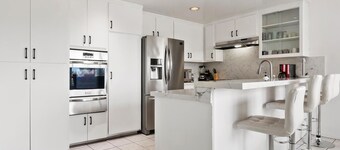 Modern spacious 4bed house & 3bath near Universal studio, Hollywood Los Angeles.