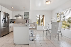 Micro-ondes, four, plaque de cuisson, lave-vaisselle
